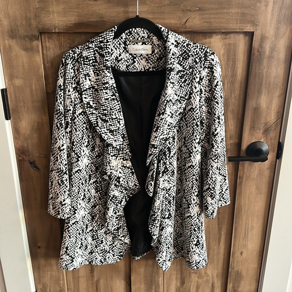 Calvin Klein Black and White Patterned Open-Front Blazer - Picture 3 of 15